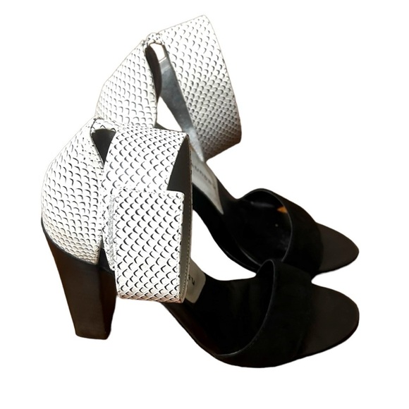 Chinese Laundry Balance Black and White Single Strap Sandals - Picture 5 of 11